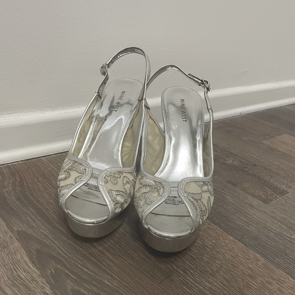 Nine West, Sequin Silver Heel, Size 7.5 - Picture 2 of 4